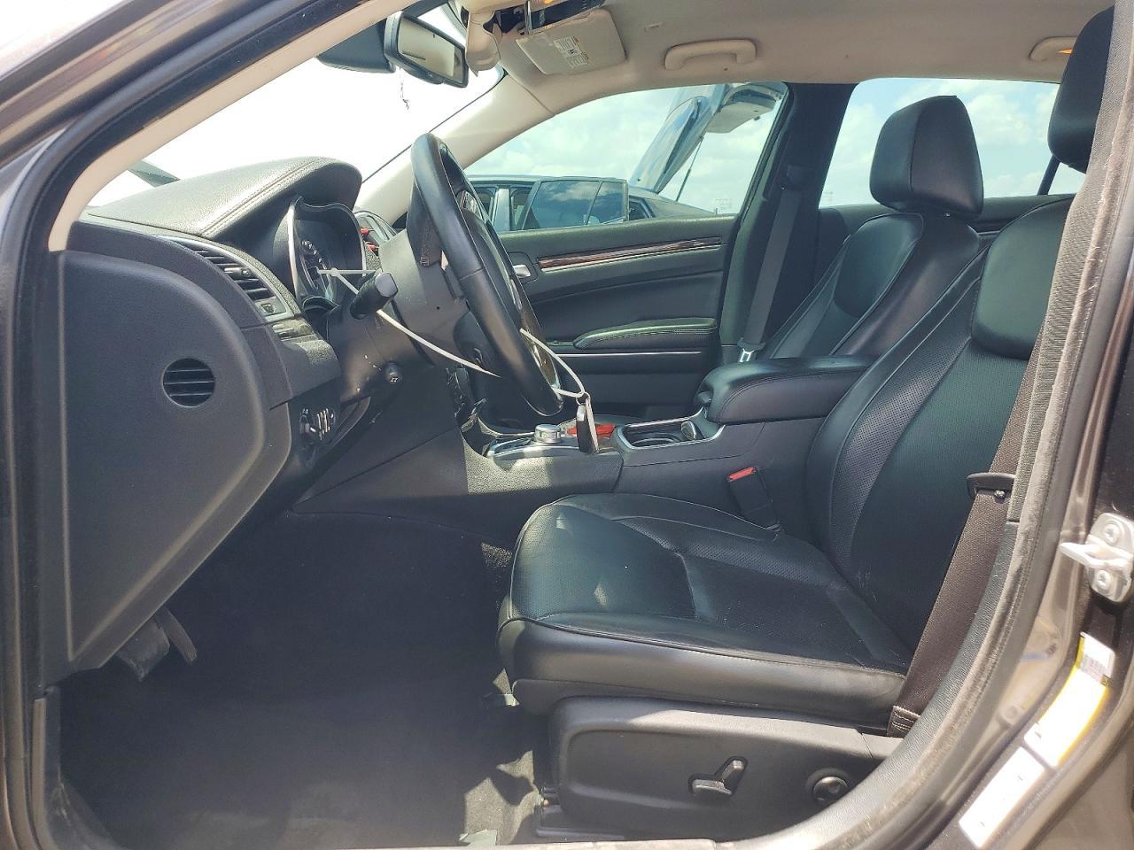 2018 Chrysler 300 Limited - Image 7