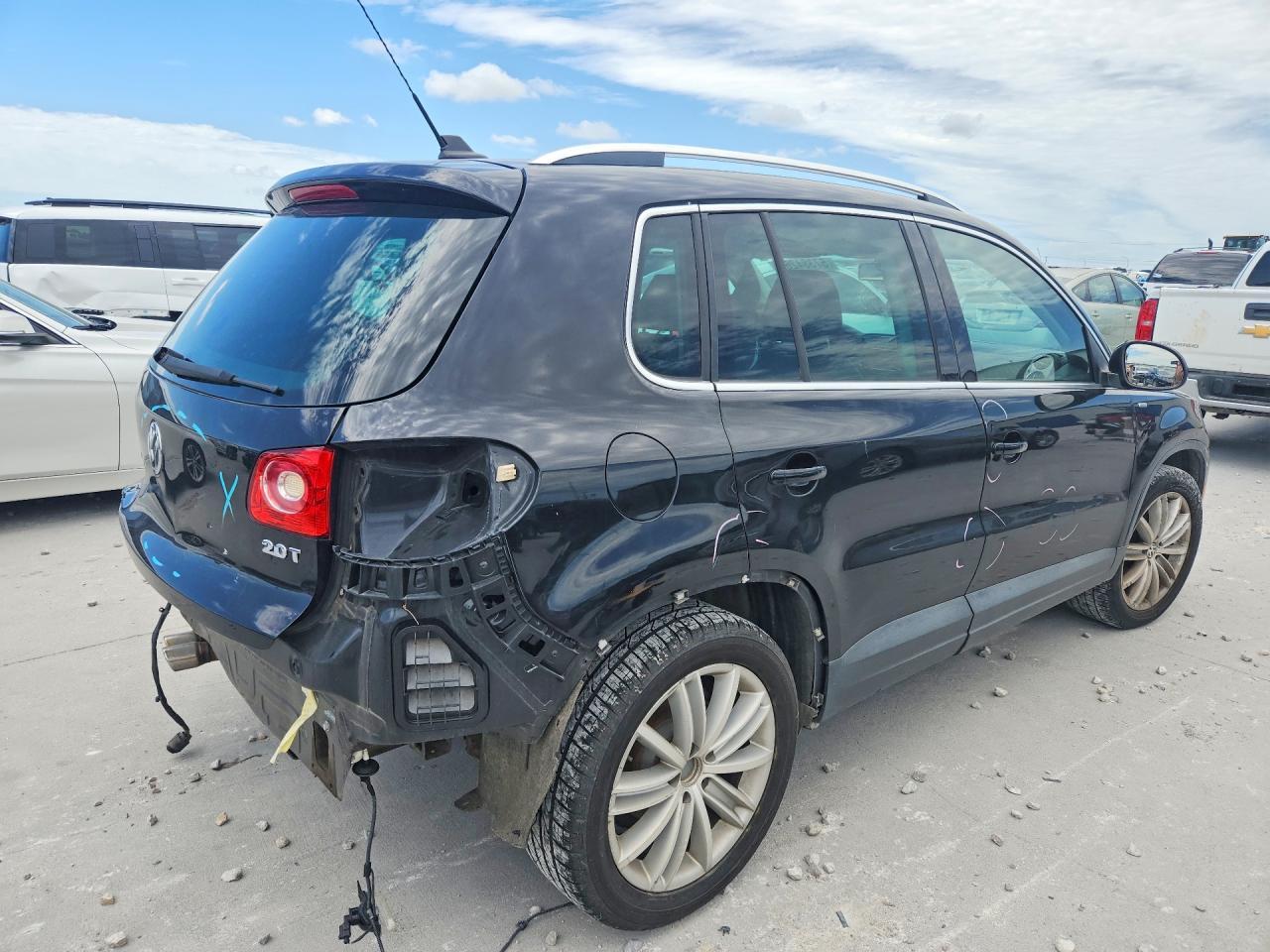 2010 Volkswagen Tiguan S - Фото 3