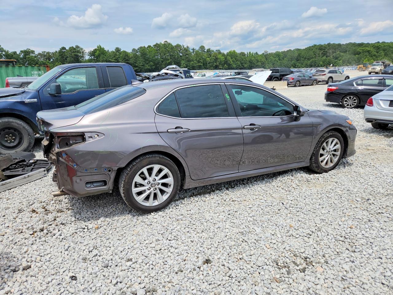 2021 Toyota Camry Le - Фото 3