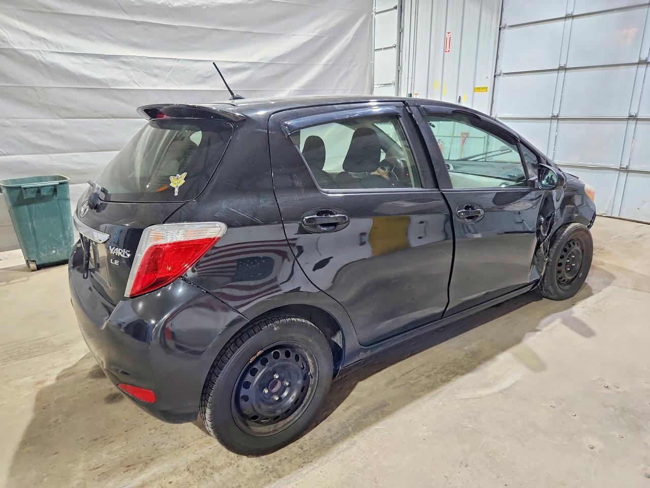 2012 Toyota Yaris 5-Door Le - Фото 3