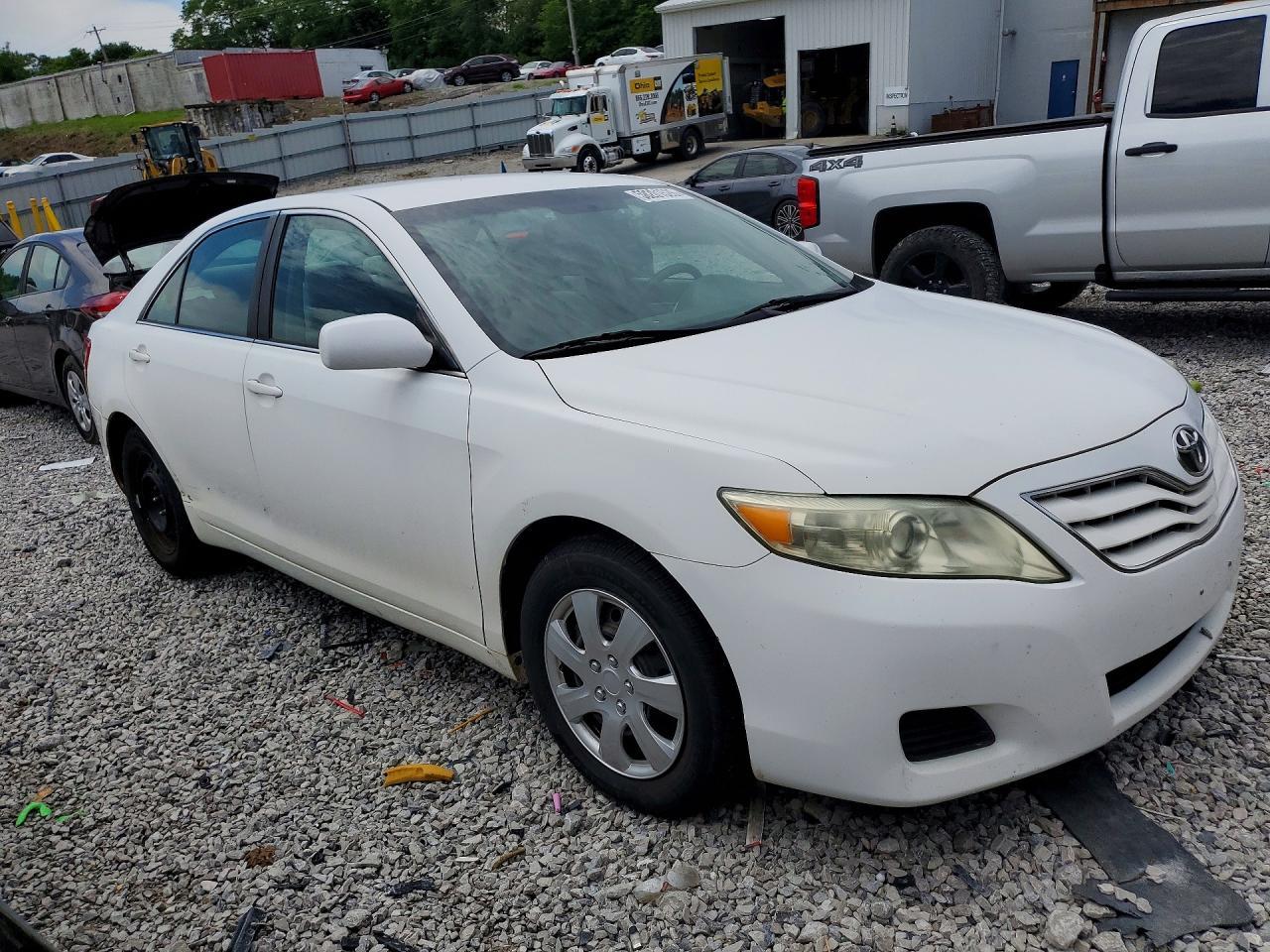 2010 Toyota Camry Le - Фото 4