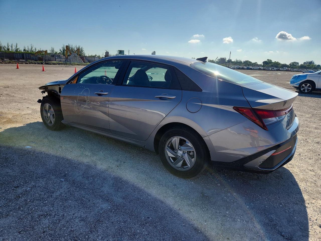 2025 Hyundai Elantra Se - Image 2