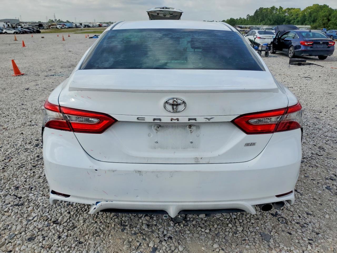 2018 Toyota Camry Se - Фото 6