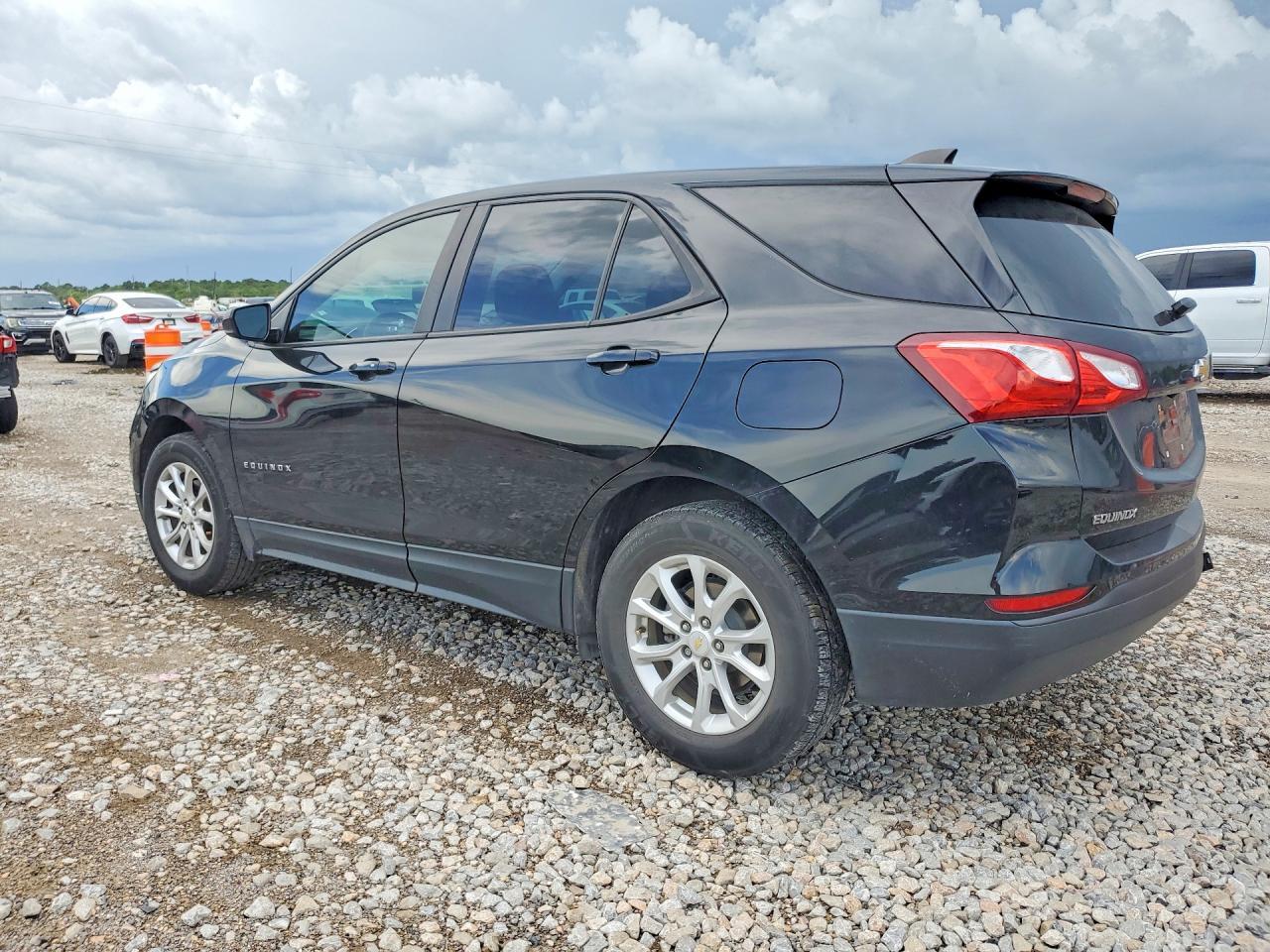 2020 Chevrolet Equinox Ls - Image 2