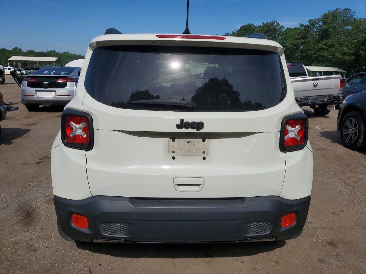 2018 Jeep Renegade Latitude - Image 6