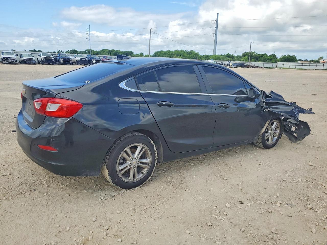 2017 Chevrolet Cruze - Image 3