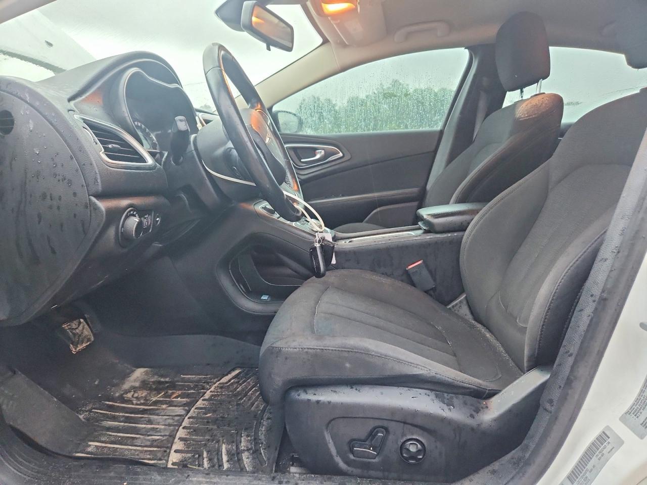 2017 Chrysler 200 Lx - Image 7