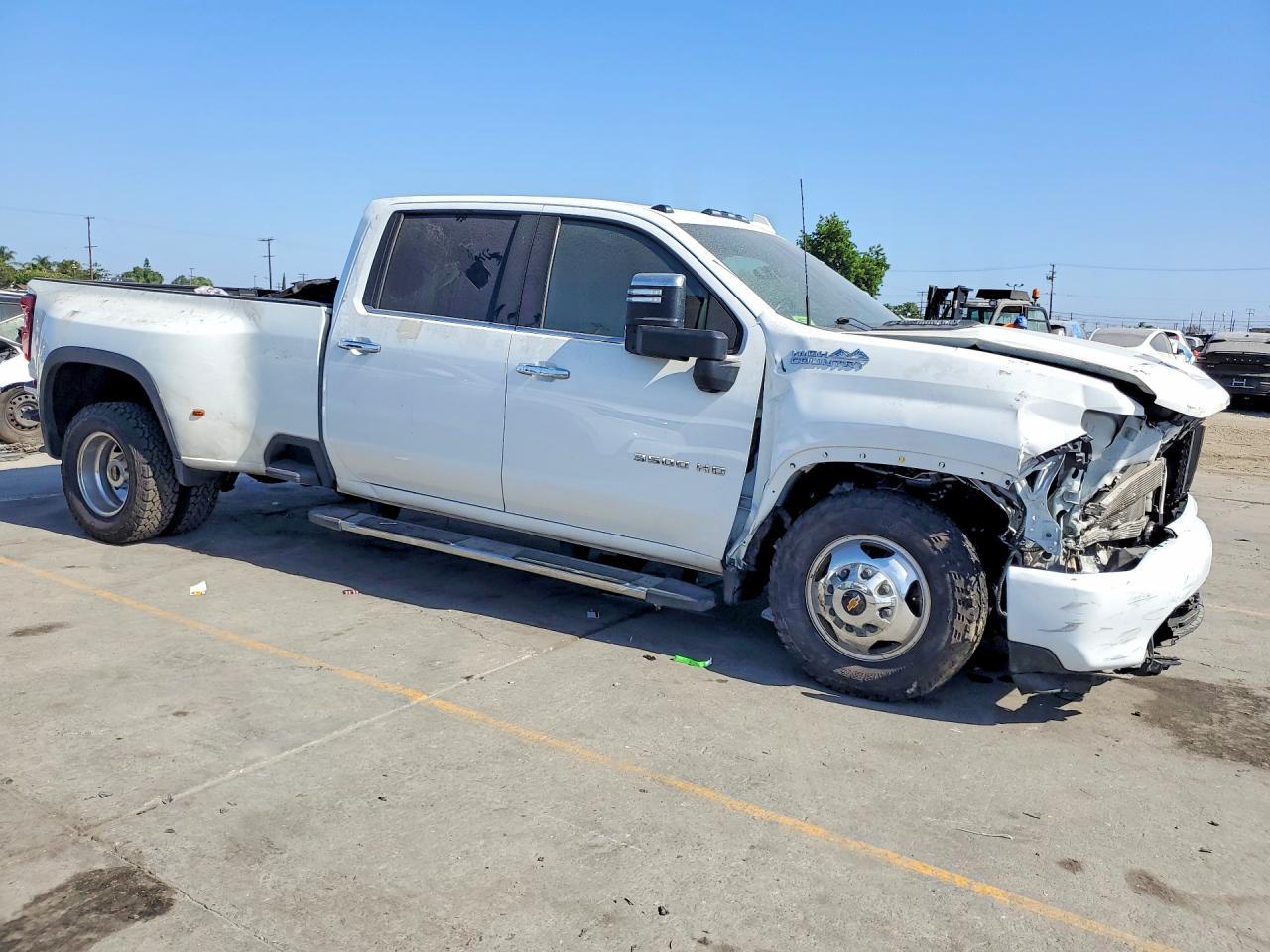 2023 Chevrolet Silverado K3500 High Country - Фото 4