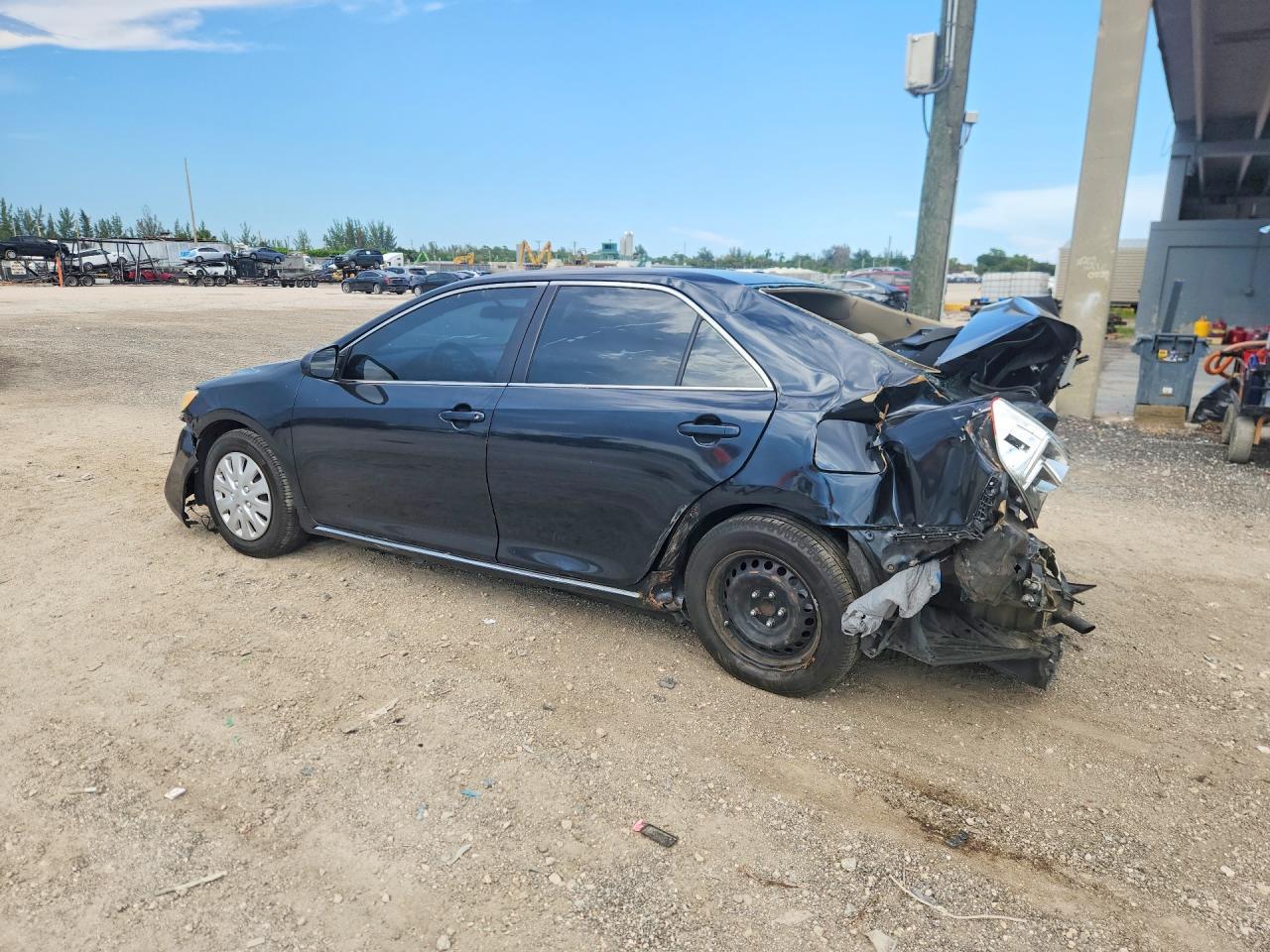 2012 Toyota Camry Le - Фото 2