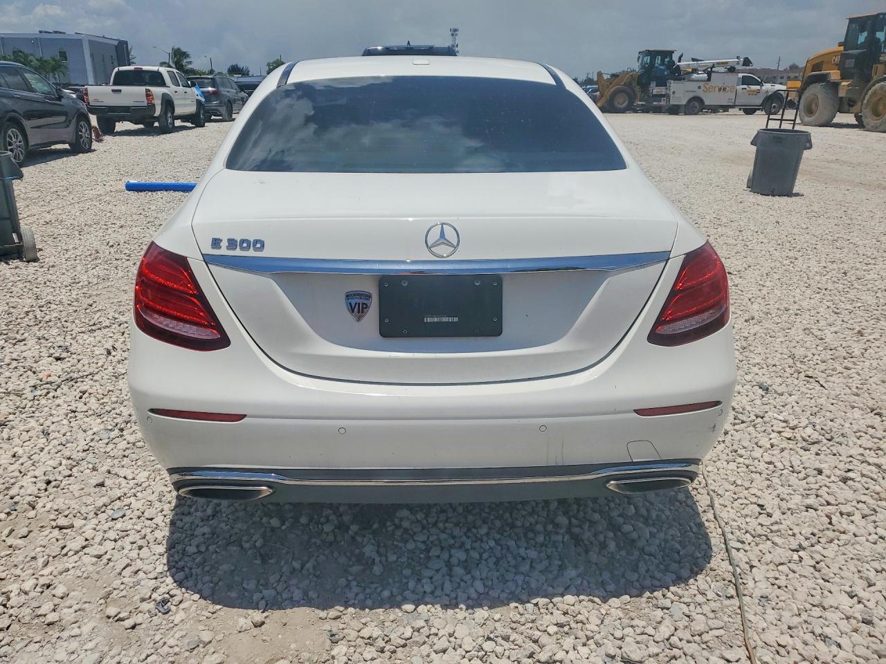 2017 Mercedes-Benz E 300 - Фото 6