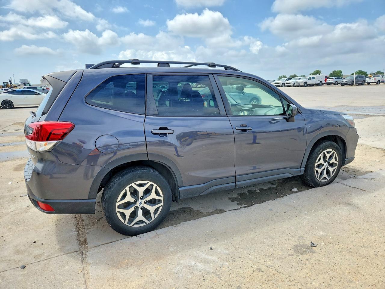 2020 Subaru Forester Premium - Image 3