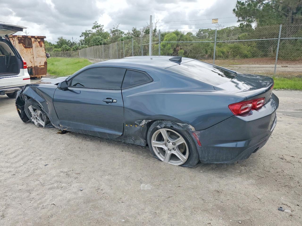 2019 Chevrolet Camaro Ls - Фото 2