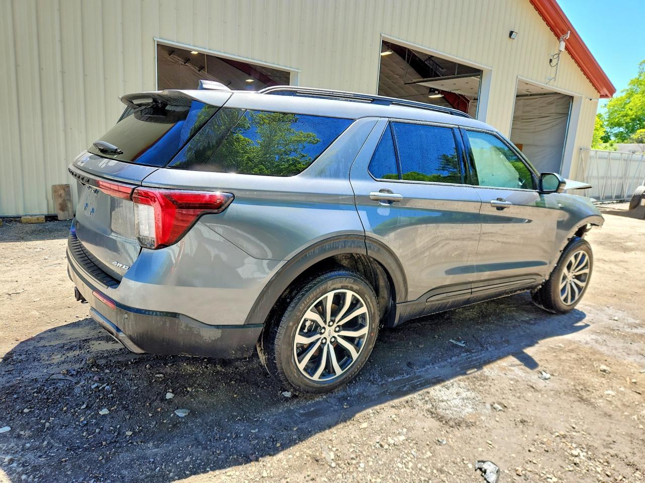 2026 Ford Explorer St-Line - Image 3