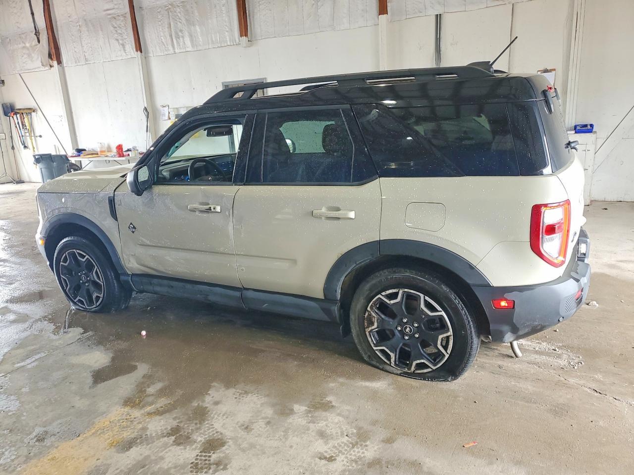 2025 Ford Bronco Sport Outer Banks - Image 2