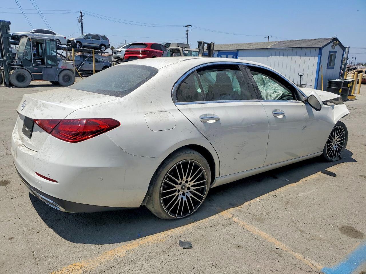 2023 Mercedes-Benz C 300 - Фото 3