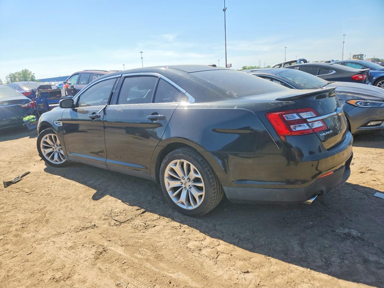 2013 Ford Taurus Limited - Фото 2