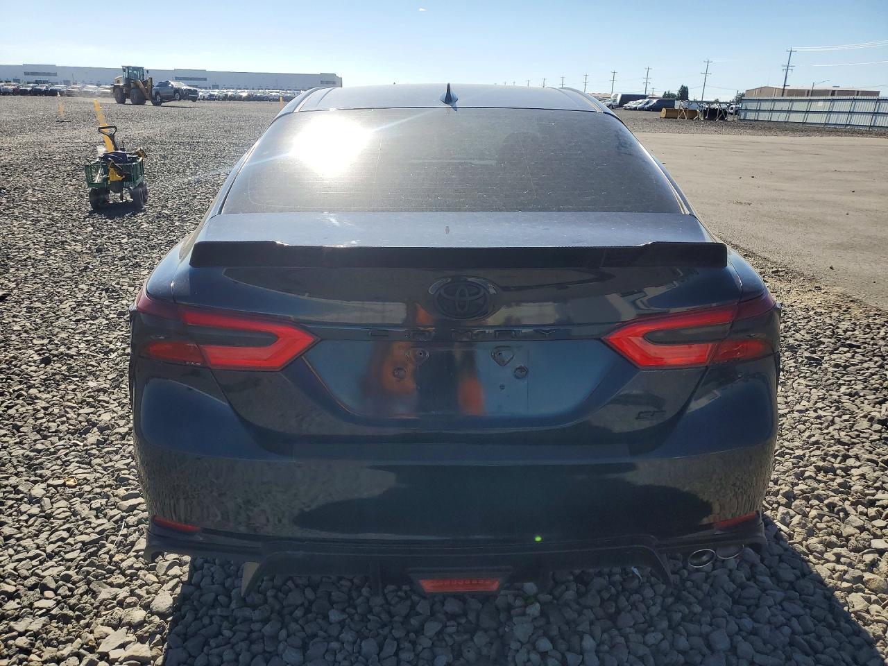 2020 Toyota Camry Se - Фото 6