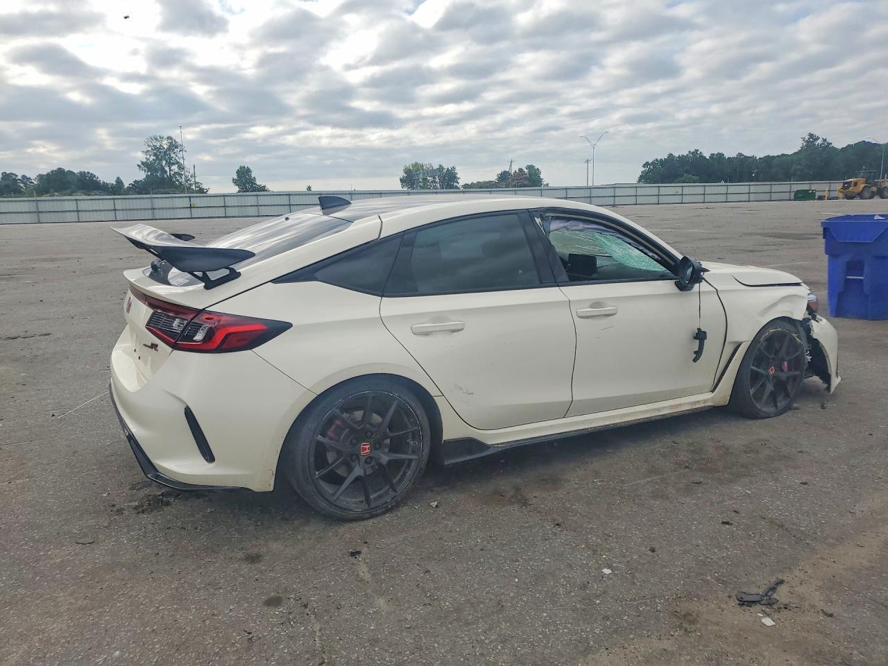 2025 Honda Civic Type-R - Image 3