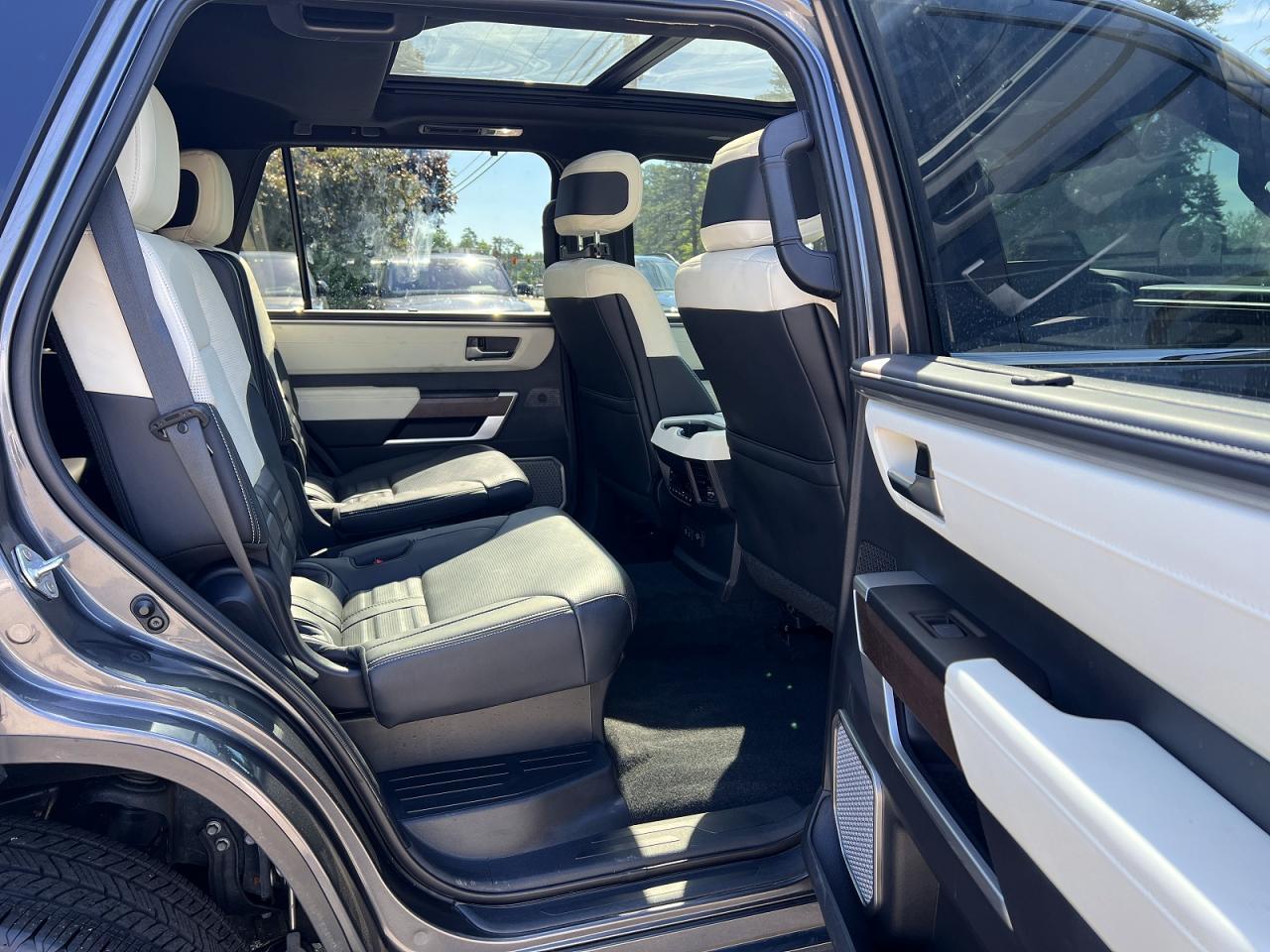 2023 Toyota Sequoia Capstone - Фото 6