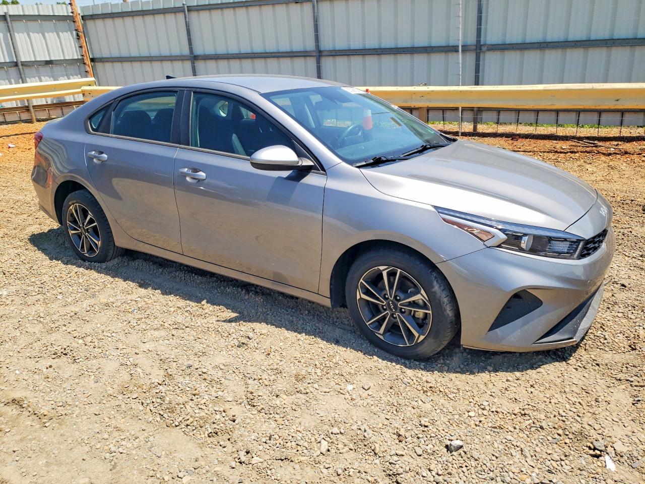 2023 Kia Forte Lxs - Фото 4