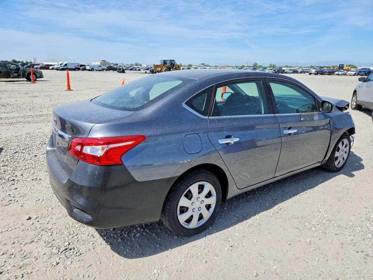 2018 Nissan Sentra S - Фото 3
