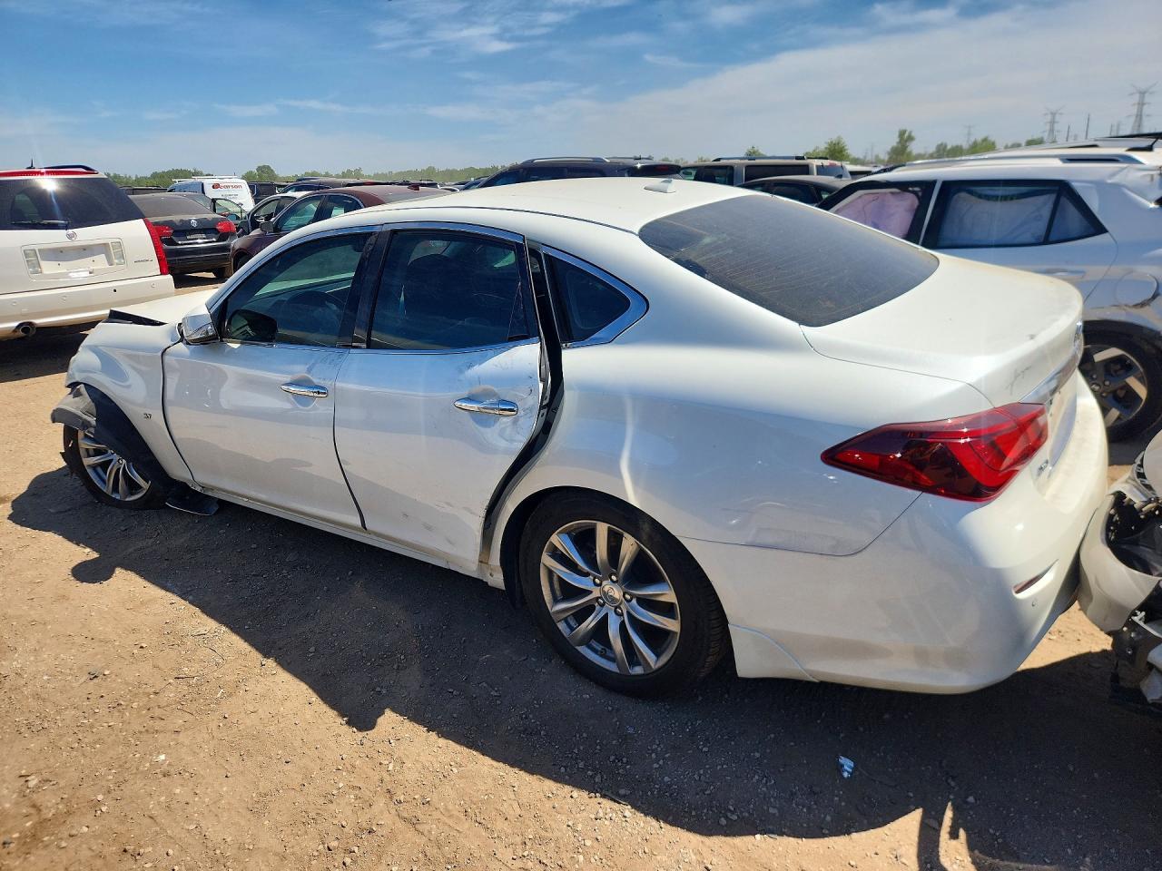 2019 Infiniti Q70 3.7 Luxe - Фото 2