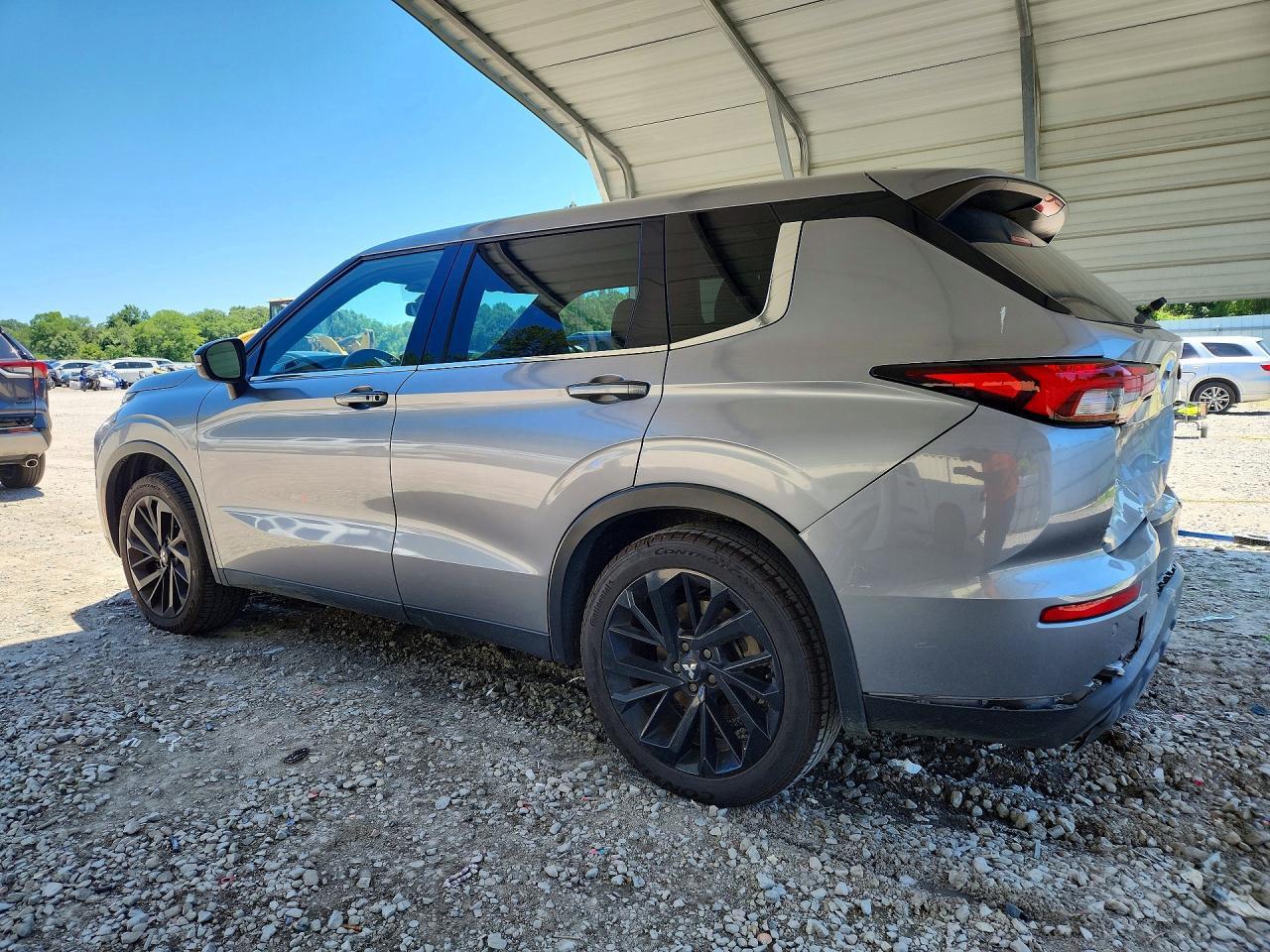 2022 Mitsubishi Outlander Se - Фото 2