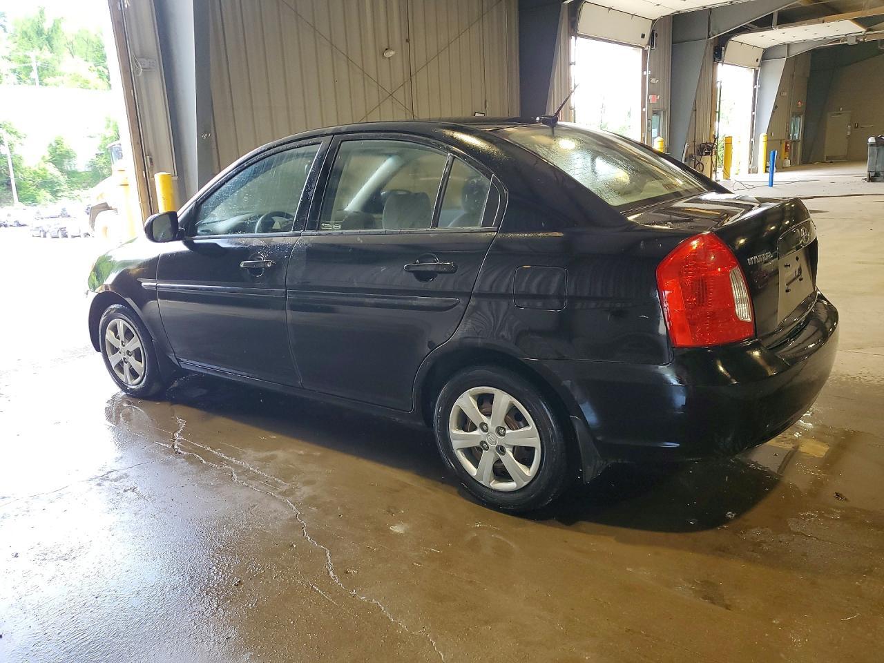 2011 Hyundai Accent Gls - Image 2