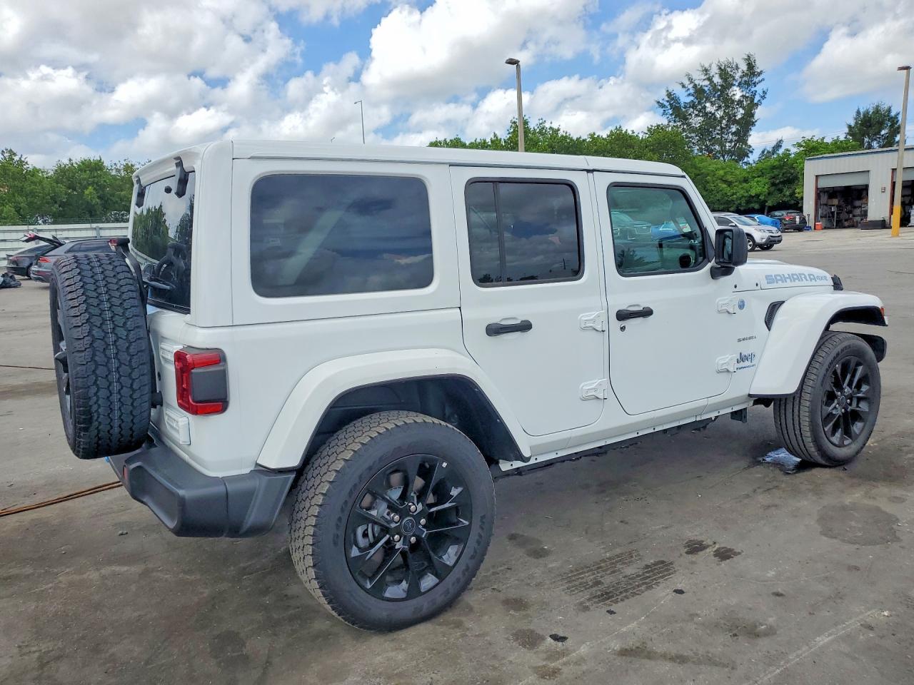 2024 Jeep Wrangler Sahara 4Xe - Image 3