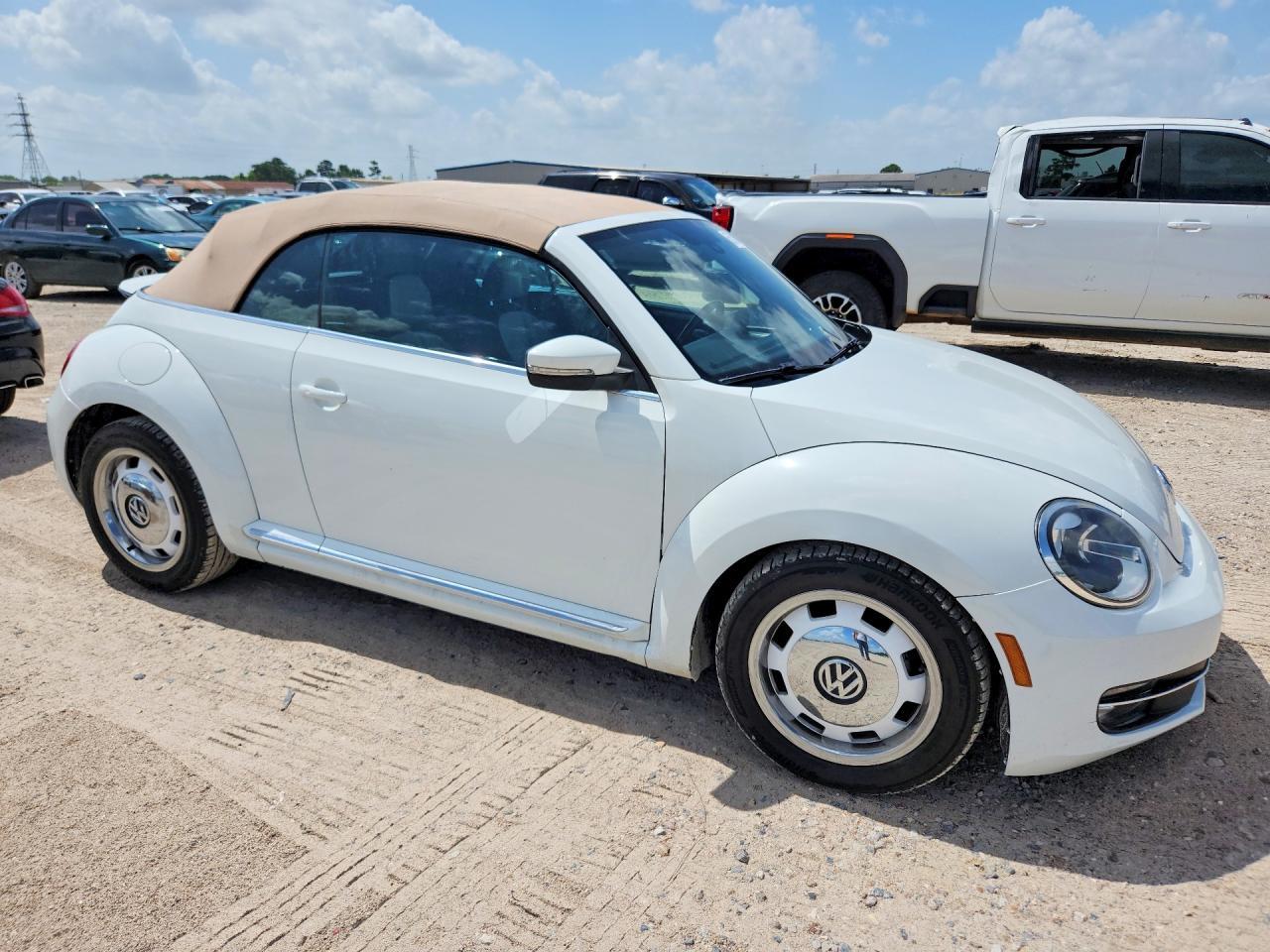 2018 Volkswagen Beetle S - Фото 4