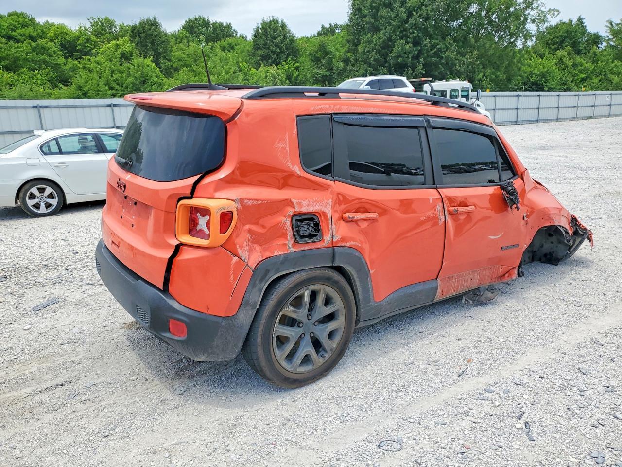 2018 Jeep Renegade Latitude - Image 3
