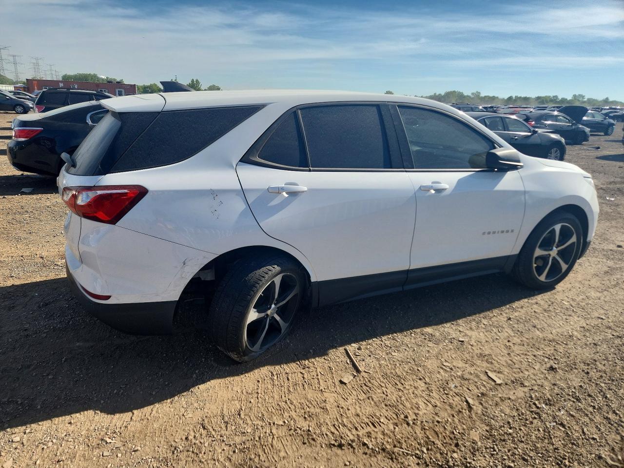 2019 Chevrolet Equinox Ls - Image 3
