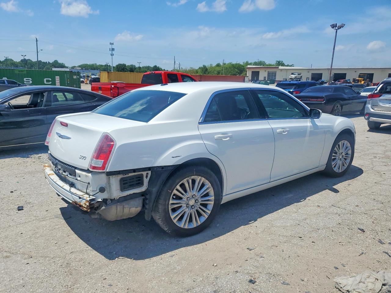 2014 Chrysler 300 - Фото 3