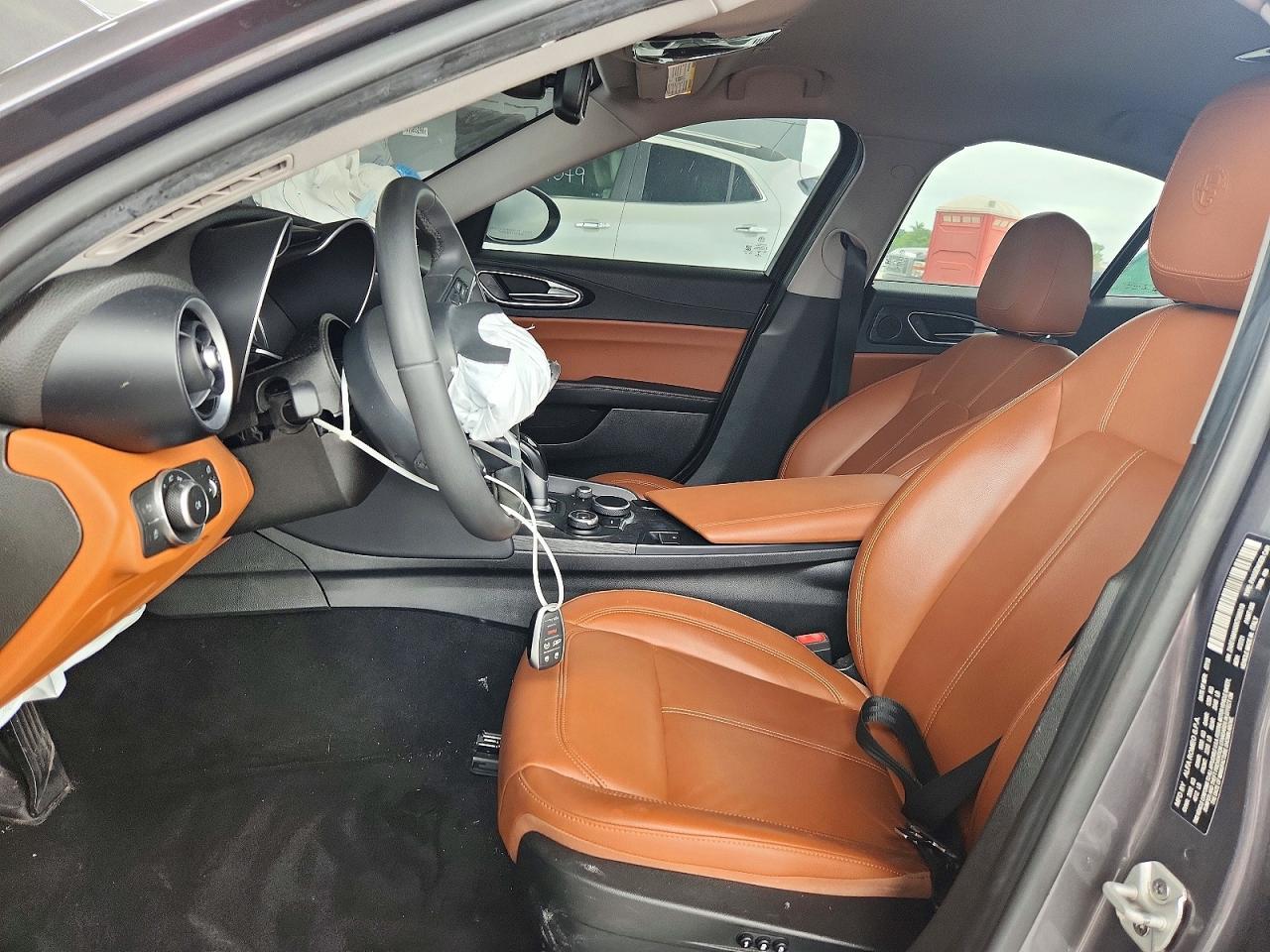 2019 Alfa Romeo Giulia - Image 7