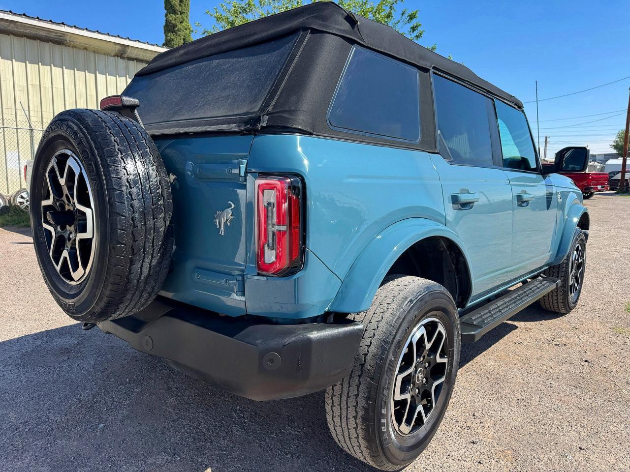 2022 Ford Bronco Base - Image 4