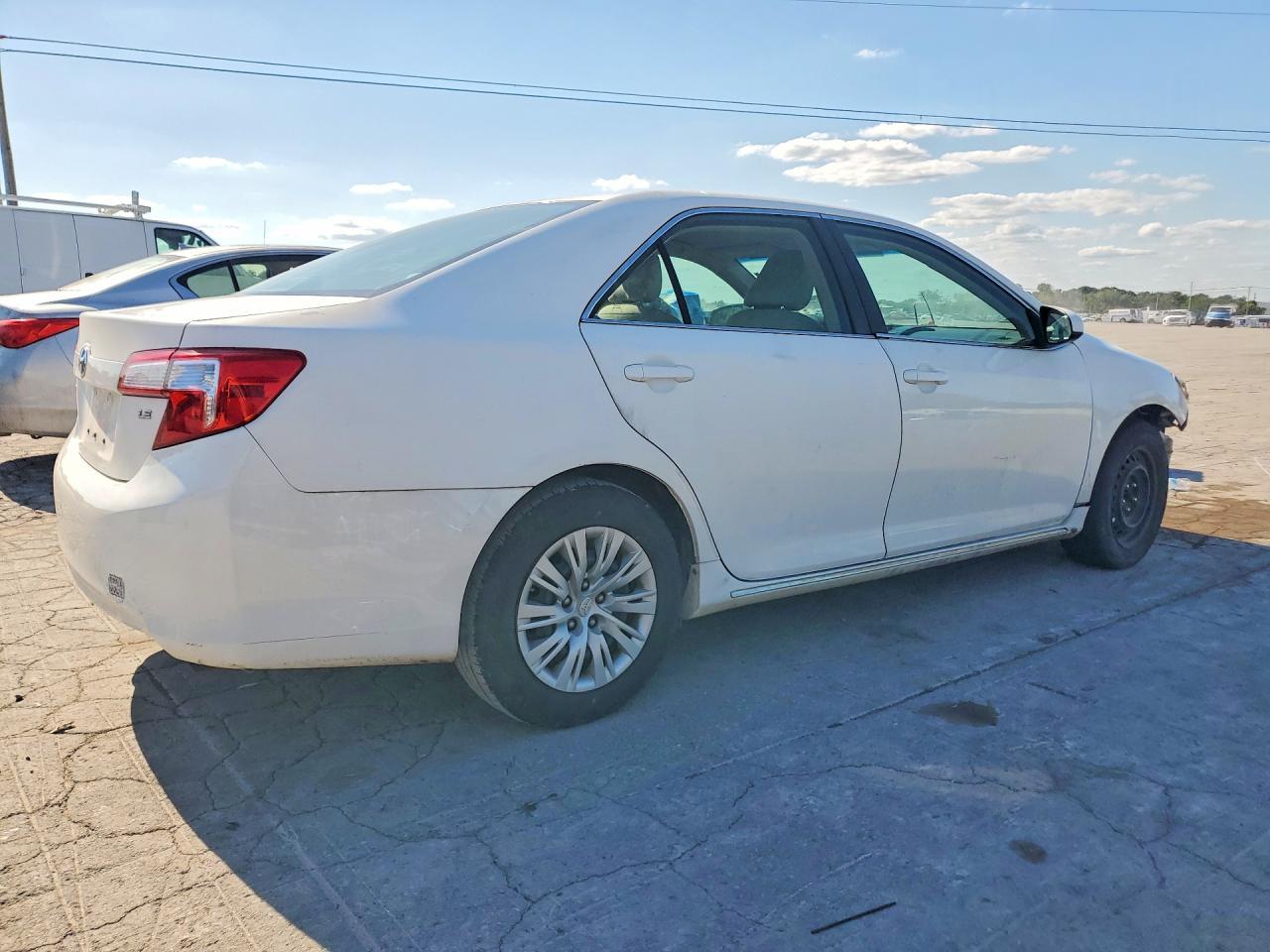 2013 Toyota Camry Le - Фото 3