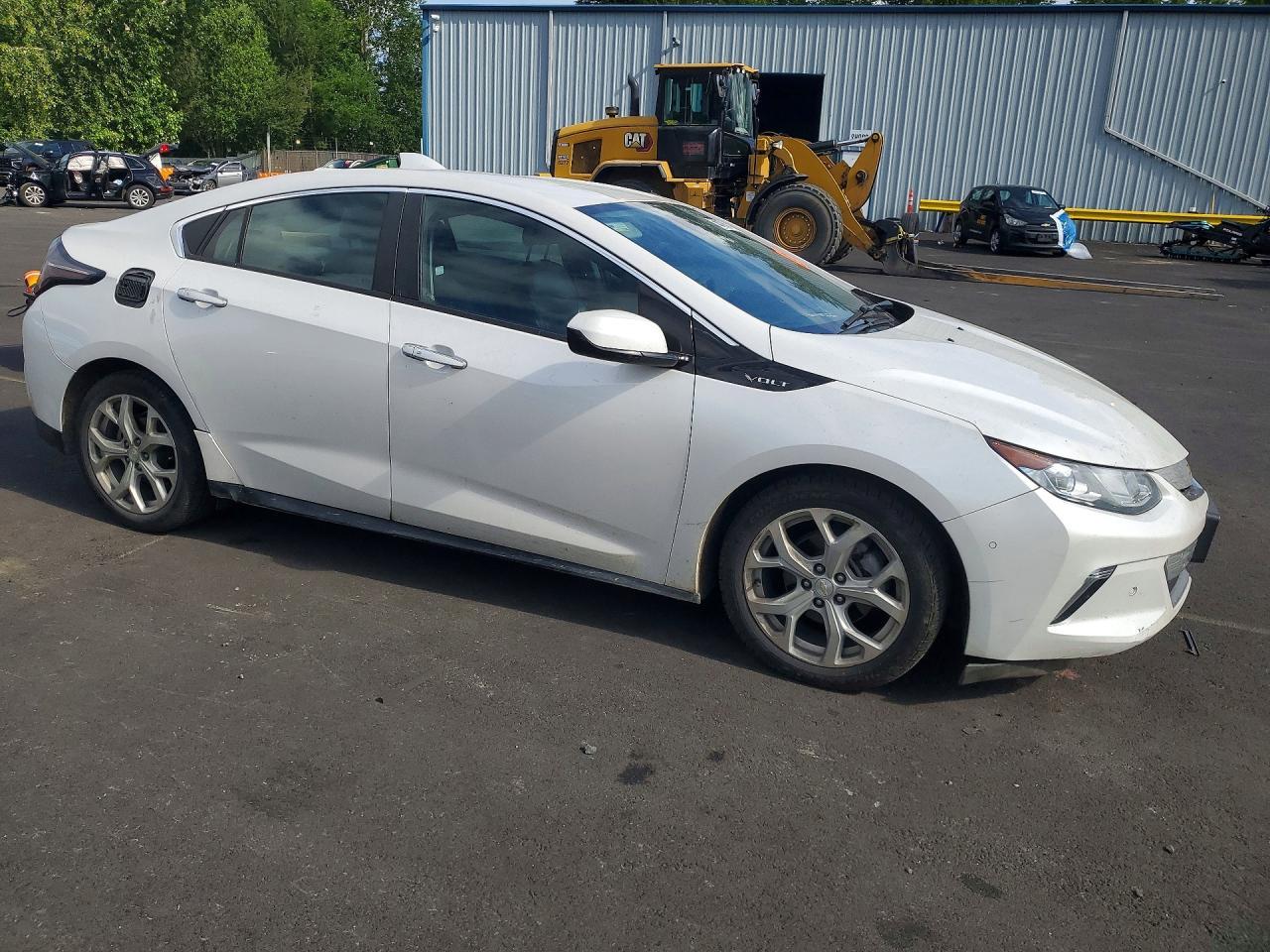 2017 Chevrolet Volt Premier - Image 4