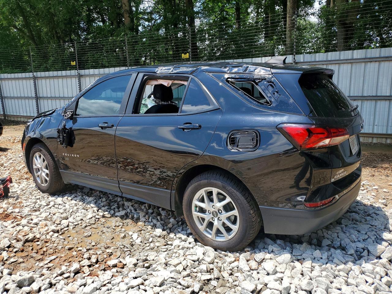 2022 Chevrolet Equinox Ls - Image 2