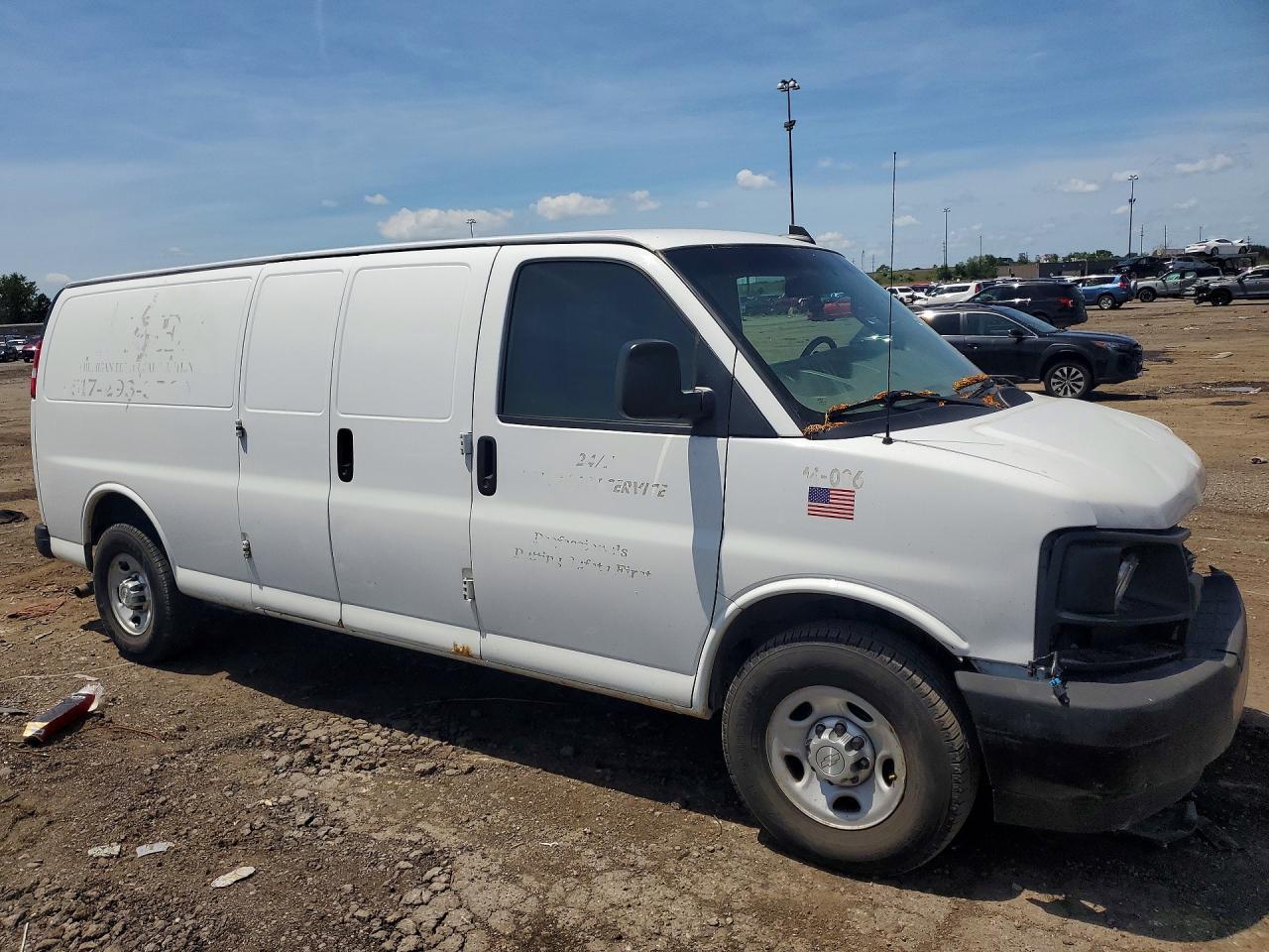 2017 Chevrolet Express G2500 - Фото 4