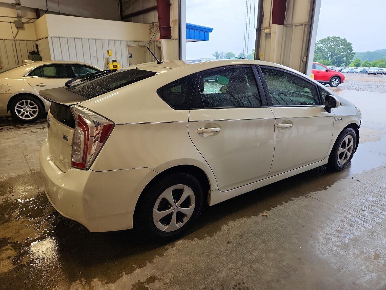 2014 Toyota Prius Two - Фото 3