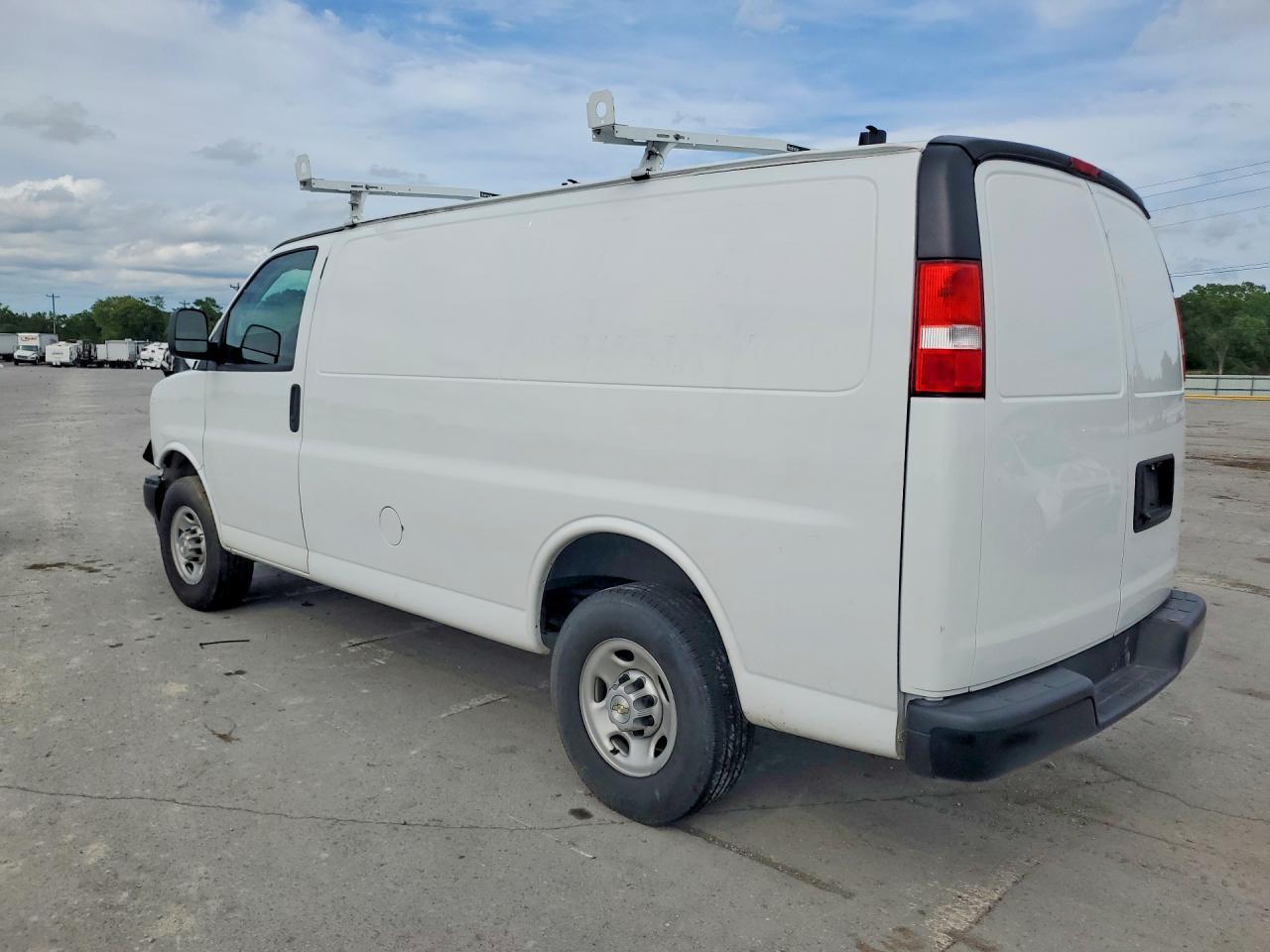 2024 Chevrolet Express G2500 - Фото 2
