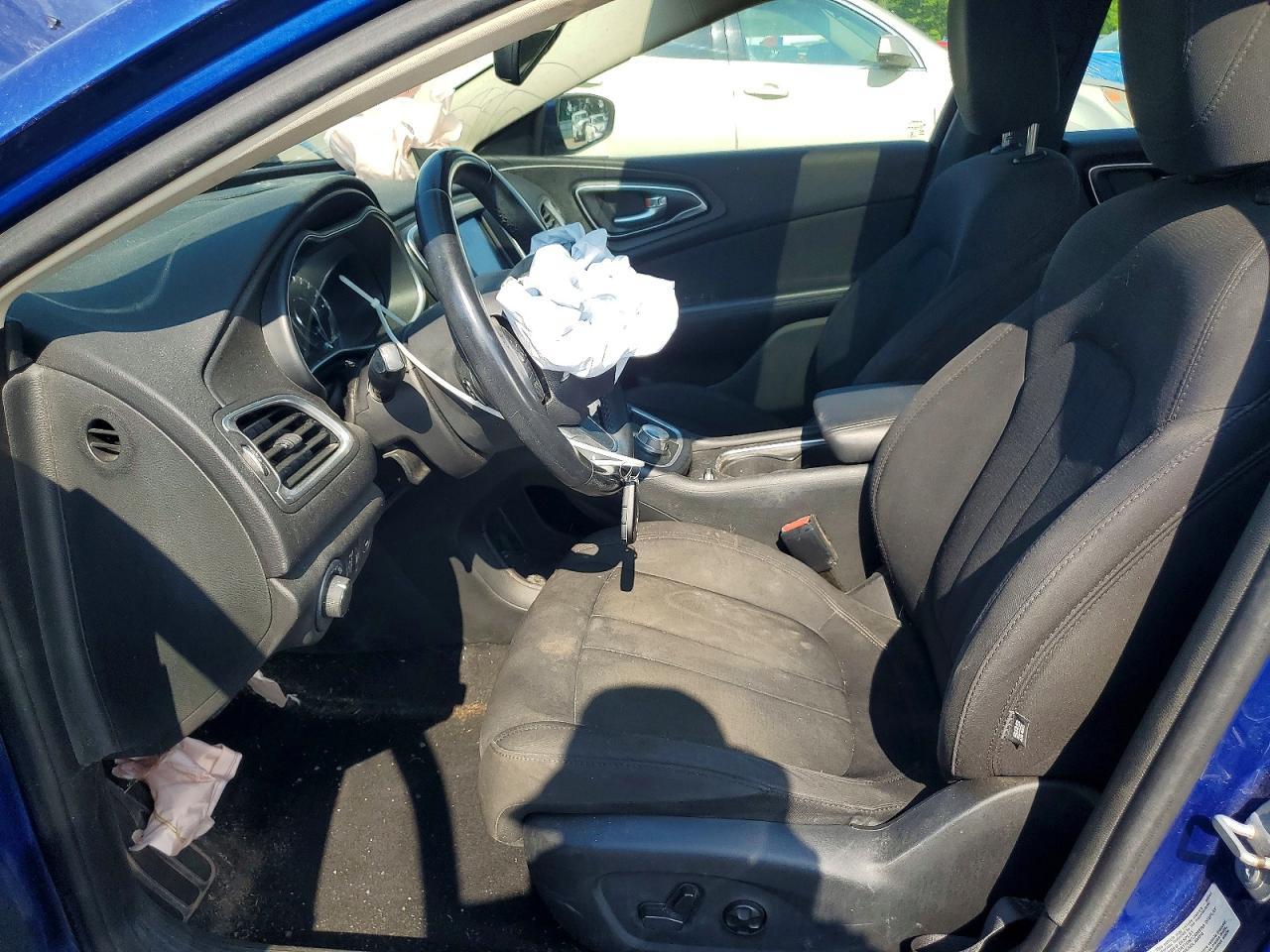 2016 Chrysler 200 Limited - Image 7