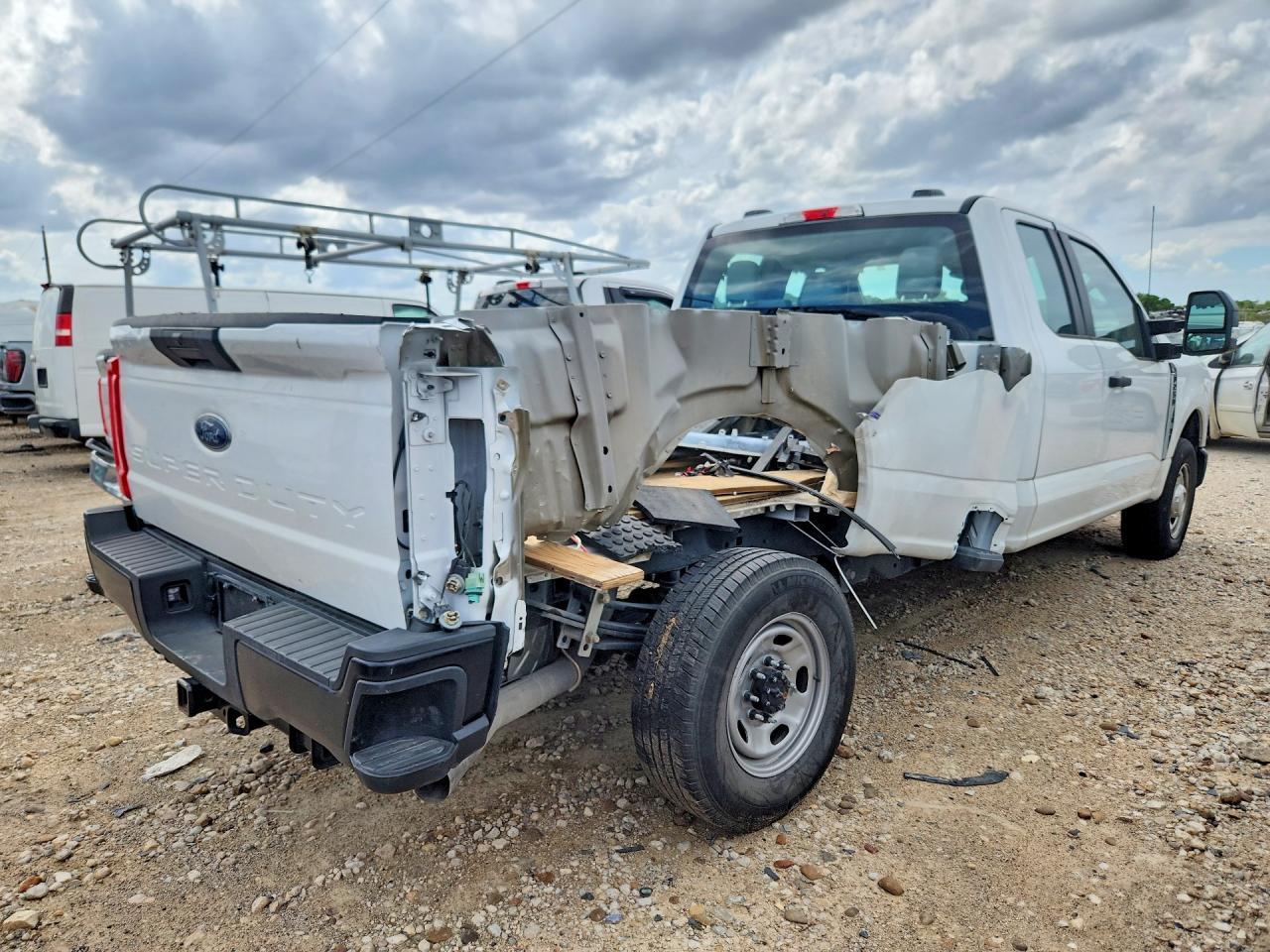 2025 Ford F250 Super Duty - Image 3