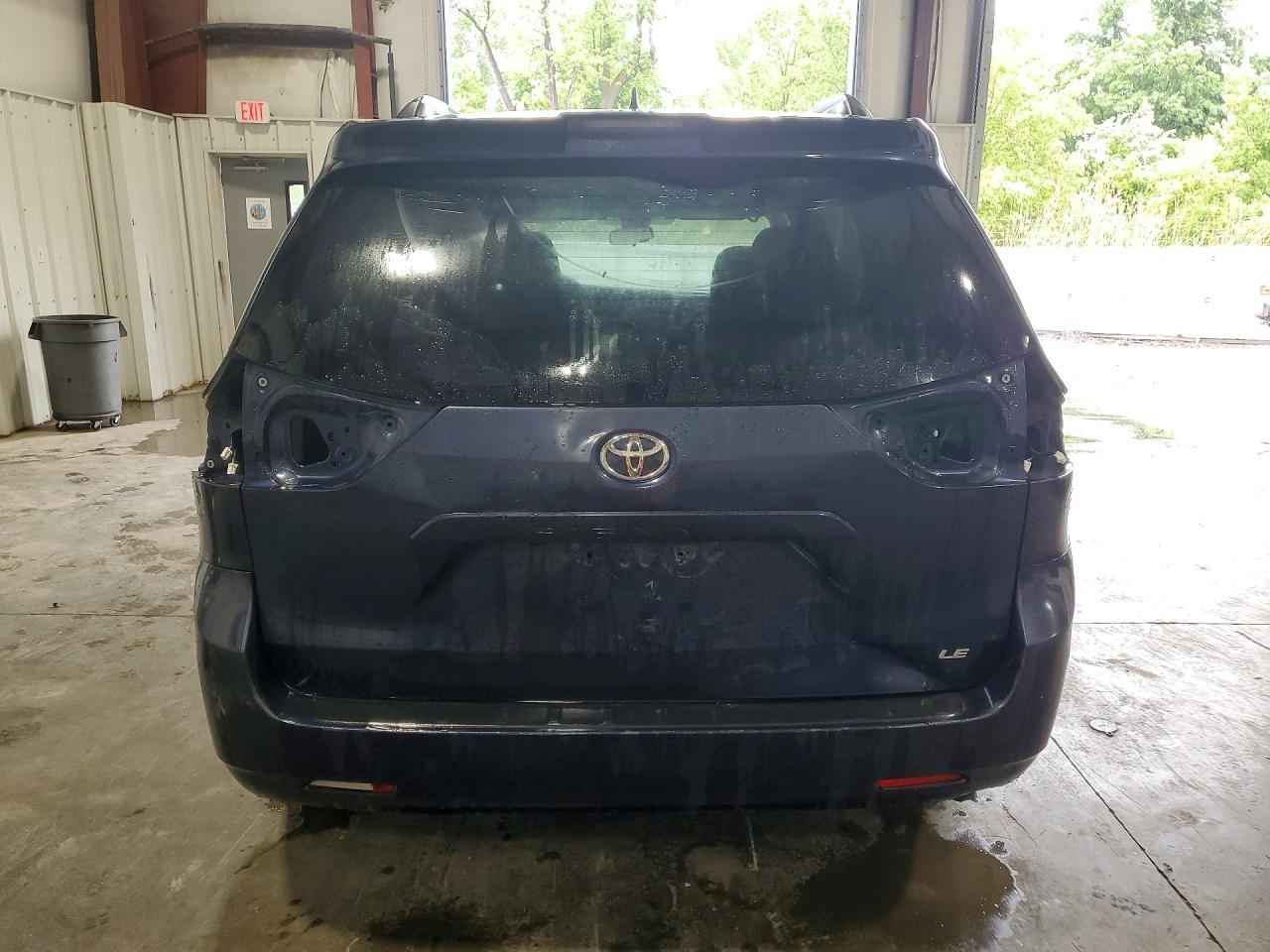 2018 Toyota Sienna Le - Фото 6