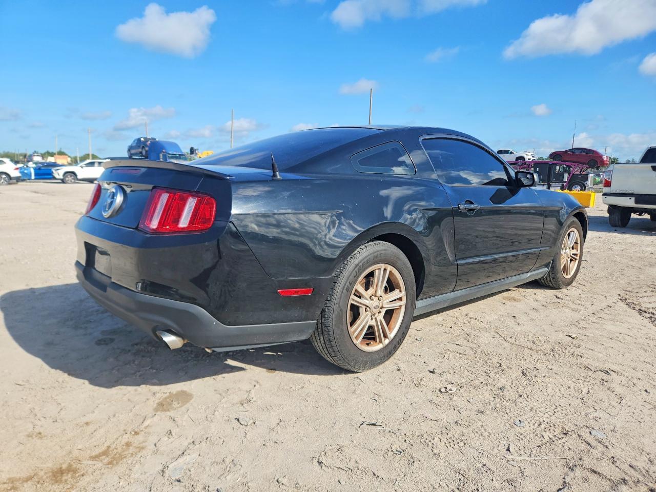 2012 Ford Mustang - Фото 3