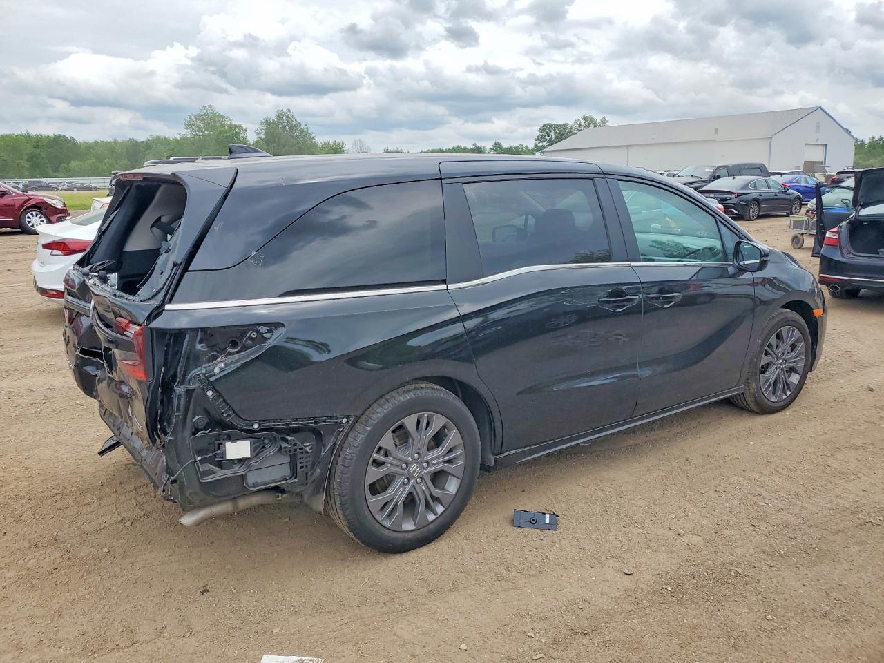 2026 Honda Odyssey Touring - Image 3