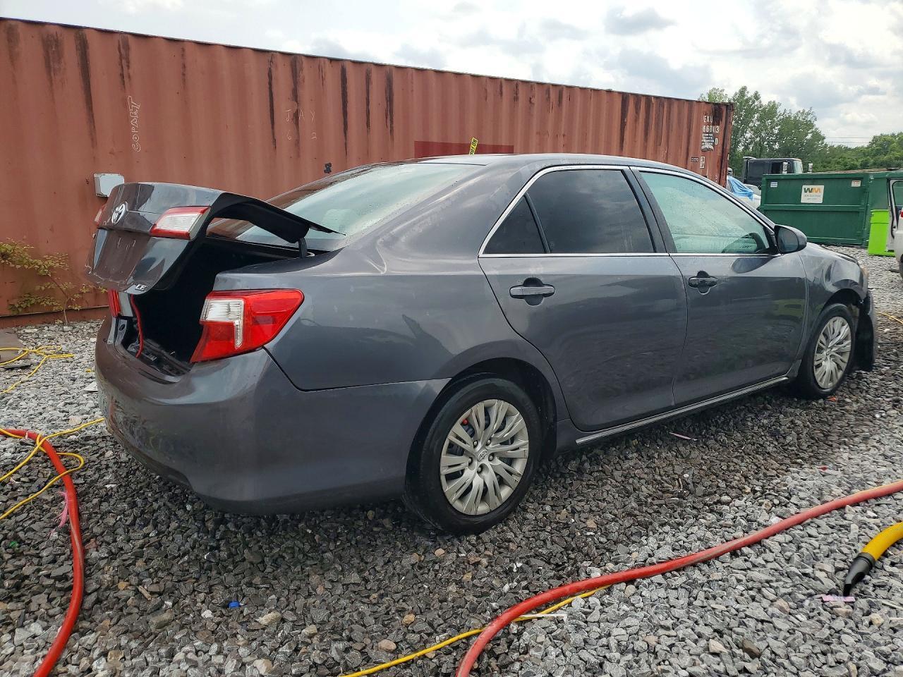 2012 Toyota Camry Le - Фото 3