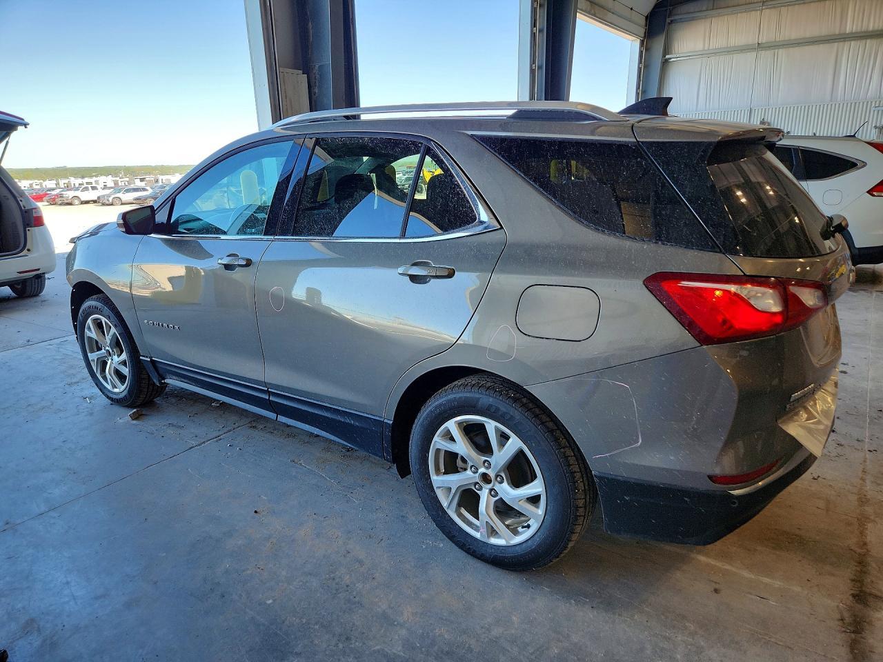 2019 Chevrolet Equinox Lt - Image 2