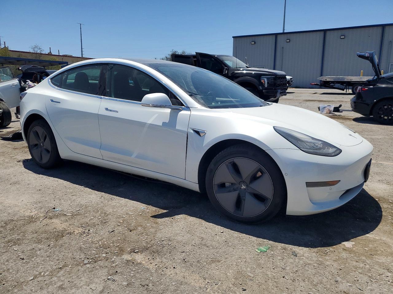 2020 Tesla Model 3 - Фото 4