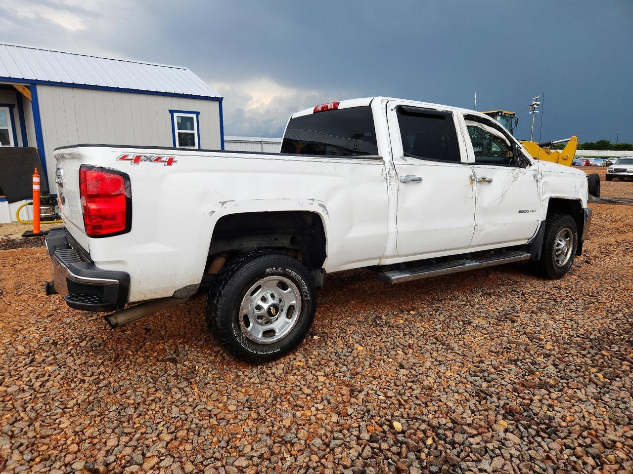 2015 Chevrolet Silverado K2500 Heavy Duty - Image 3